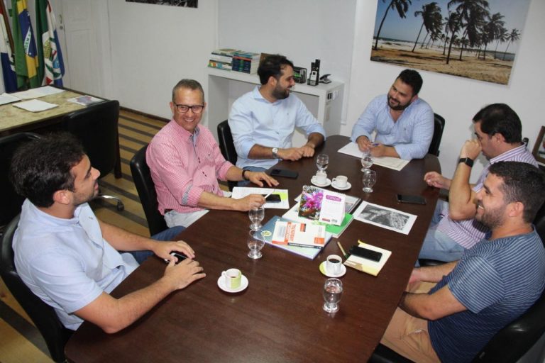 Prefeito Arthur Freitas vai ao IMA solicitar autorização para início de várias obras em Santana do Mundaú  