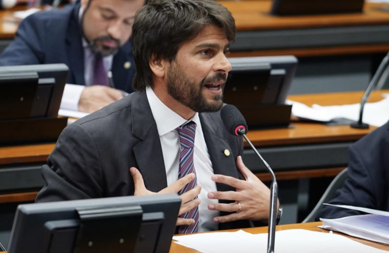 Câmara aprova projeto de lei do deputado Pedro Paulo para incentivar clube-empresa