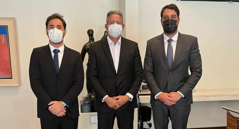Em Brasília, prefeito de Santana do Mundaú garante investimentos com presidente Arthur Lira