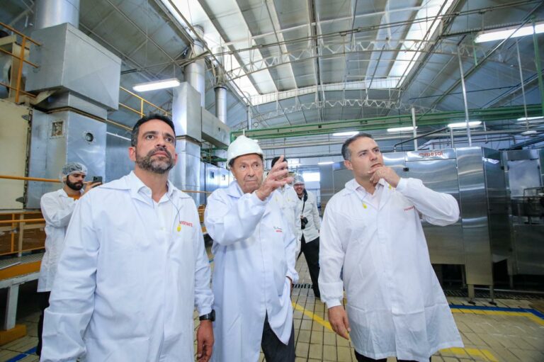 Paulo Dantas visita Sococo e ressalta importância da empresa para a economia alagoana