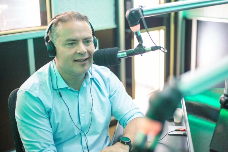 “Sou candidato ao Senado para levar adiante o projeto que defendi à frente do governo”, diz Renan Filho em sabatina