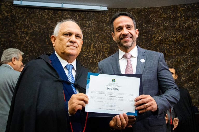 Paulo Dantas é diplomado e destaca Alagoas como referência nacional em programas sociais