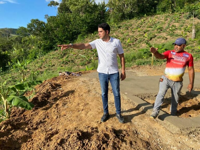 Prefeito de Santana do Mundaú acompanha obras de ampliação do sistema de abastecimento de água na Munguba