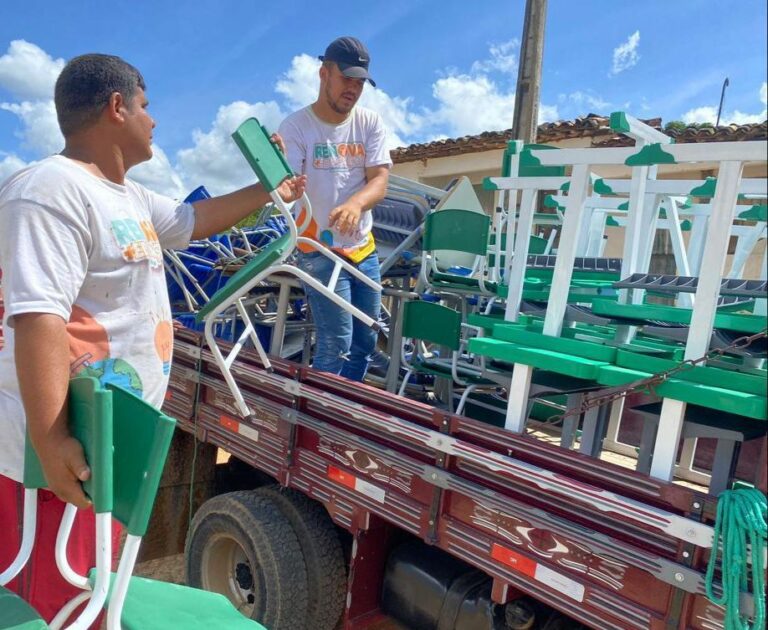 Prefeitura de Branquinha adquire nova remessa de conjuntos escolares