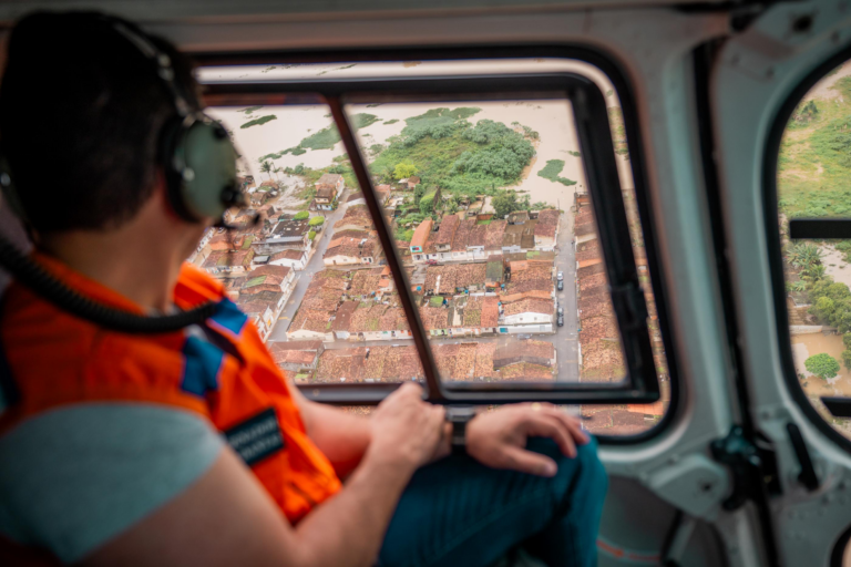 Governador visita municípios atingidos pela chuva e anuncia liberação de recursos