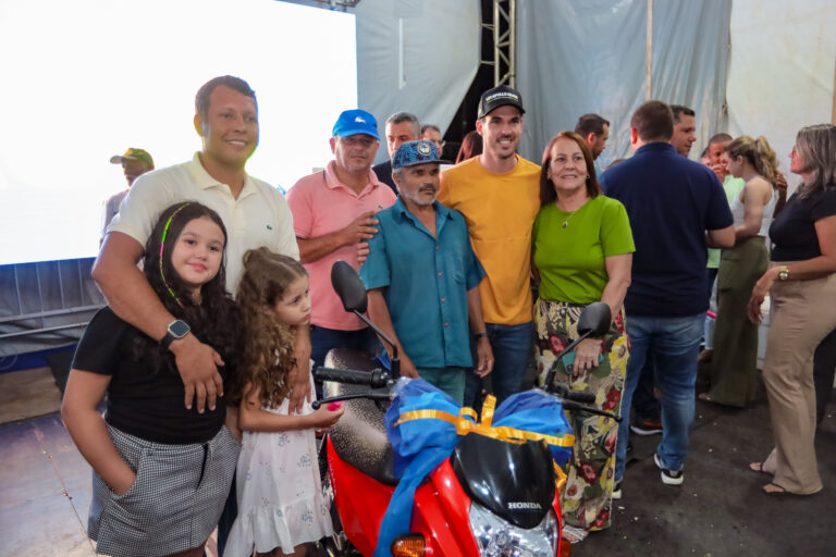 Olavo Neto realiza Show de Prêmios em homenagem ao Dia dos Pais