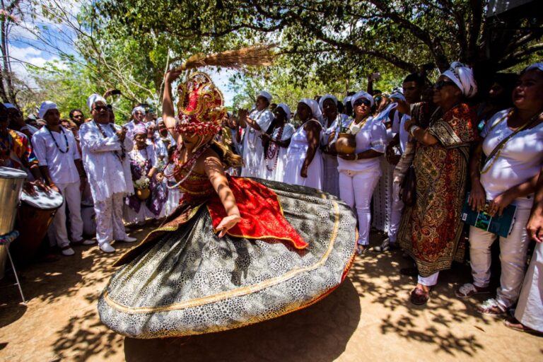 Capoeira, danças, homenagens e apresentações fazem parte da programação do mês da consciência negra