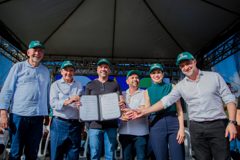 Ministro e governador lançam programa que vai beneficiar mais de sete mil agricultores em Alagoas