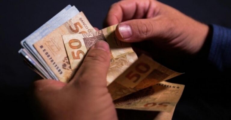 Governo de Alagoas paga 13º salário dos servidores nesta sexta-feira