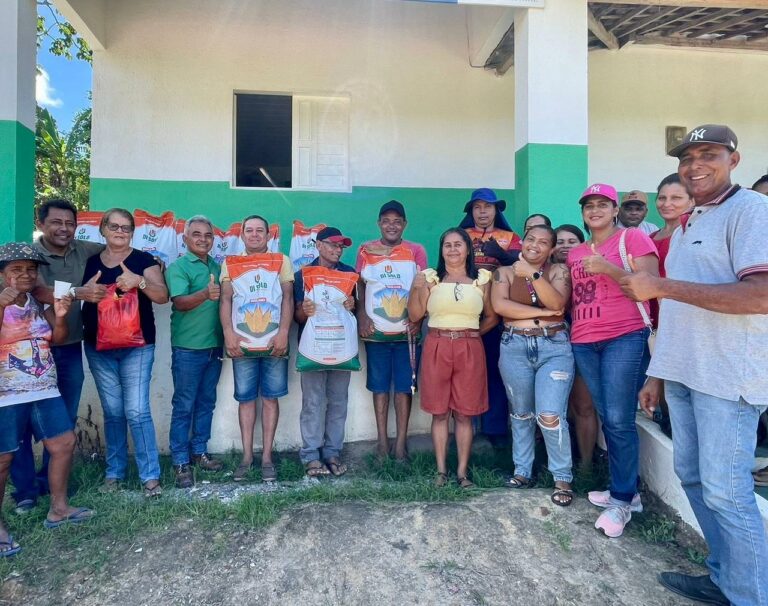 Prefeitura de Branquinha entrega toneladas de sementes de milho aos agricultores familiares