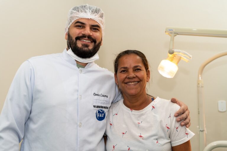 ‘Sem a prótese, tinha vergonha de conversar’, diz beneficiária que recebeu prótese dentária da Prefeitura de Santana