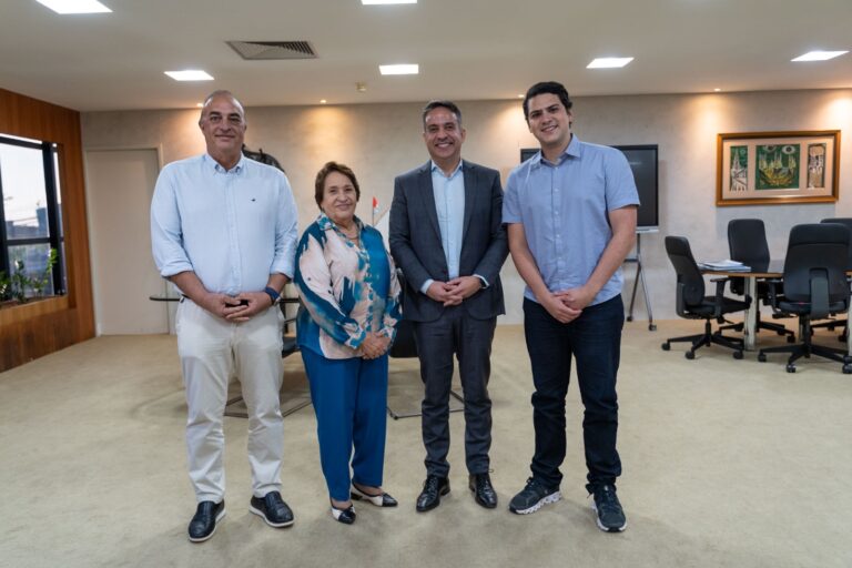 Prefeito Eduardo Bulhões trata de investimentos para Santana em primeira reunião do ano com governador Paulo Dantas