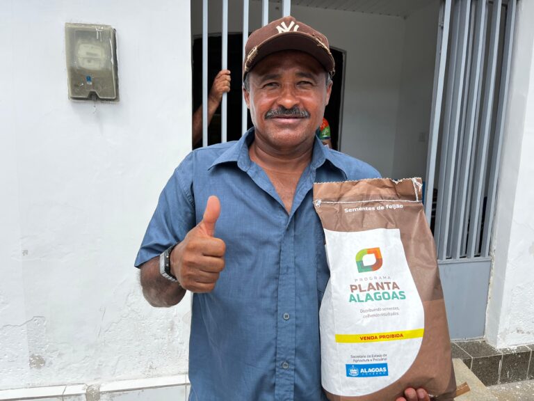 Prefeitura de Santana do Mundaú inicia entrega de sementes