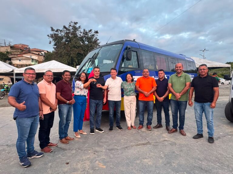Prefeitura de Branquinha amplia investimentos na saúde e agricultura com entrega de novos veículos e equipamentos