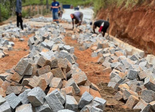 Prefeitura de Branquinha inicia pavimentação em localidade da zona rural